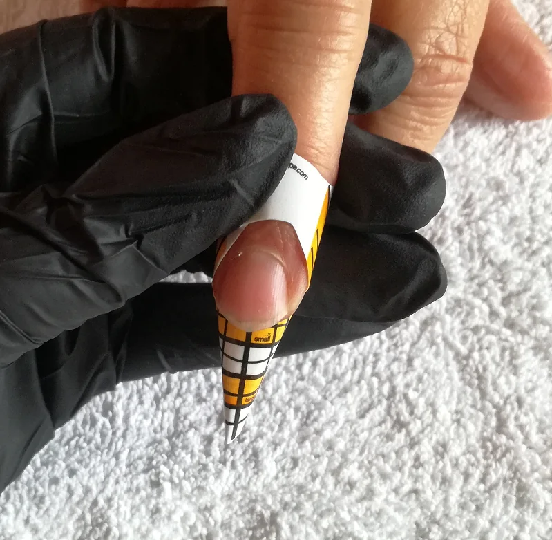 Nagelverlängerung mit Schablone